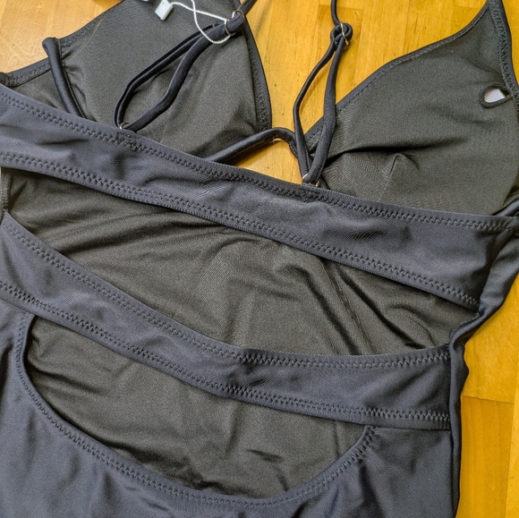 NWT Cutout Back & Keyhole Front Black One Piece Size Small Beachsissi - Picture 8 of 10